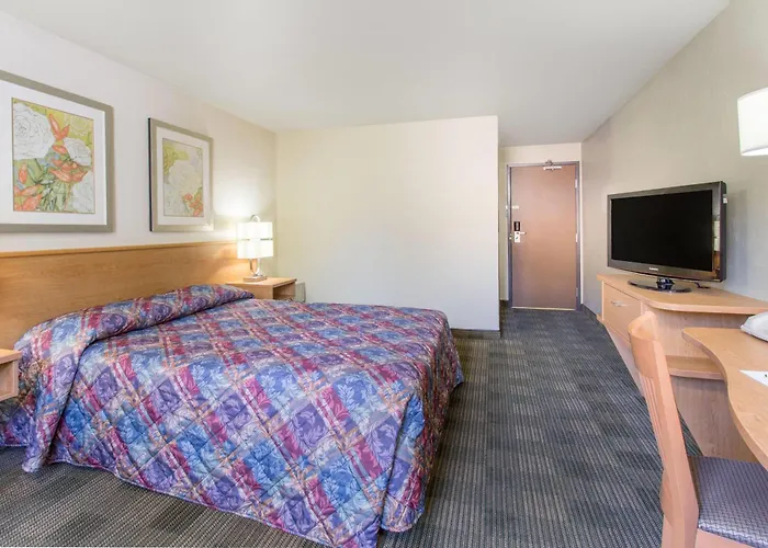 Super 8 By Wyndham Lacey Olympia Area