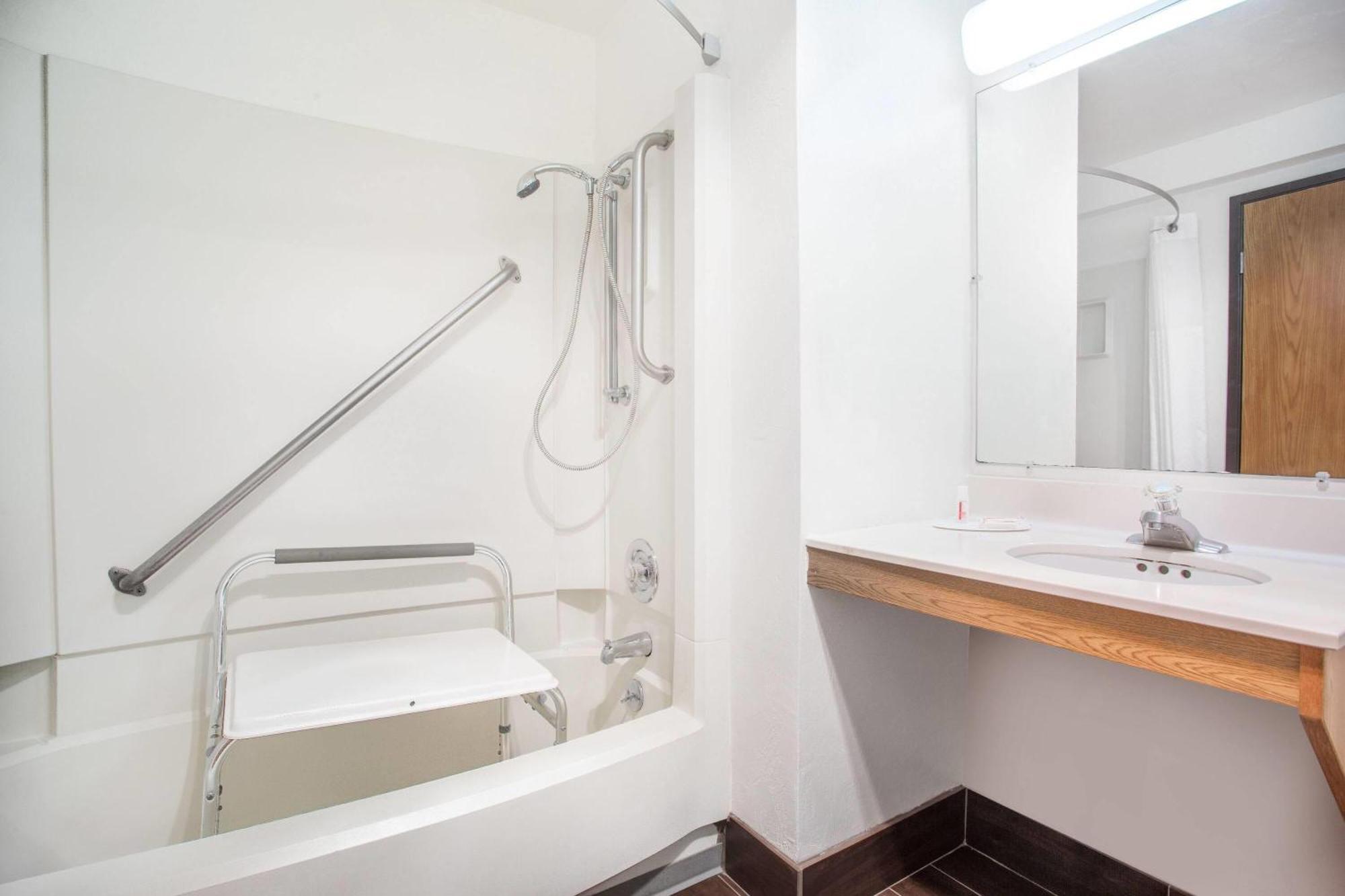 Hotel Super 8 By Wyndham Olympia Area